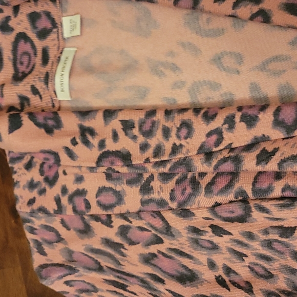 Boston Proper animal print, collar draped sweater. Size XS. Pink, grey, black - Picture 7 of 11